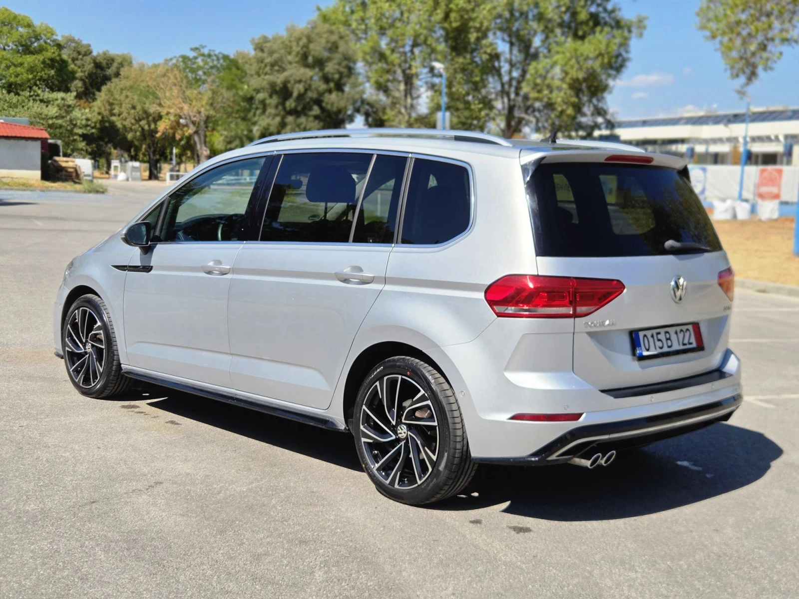 VW Touran R-line, снимка 4 - Автомобили и джипове - 56115401