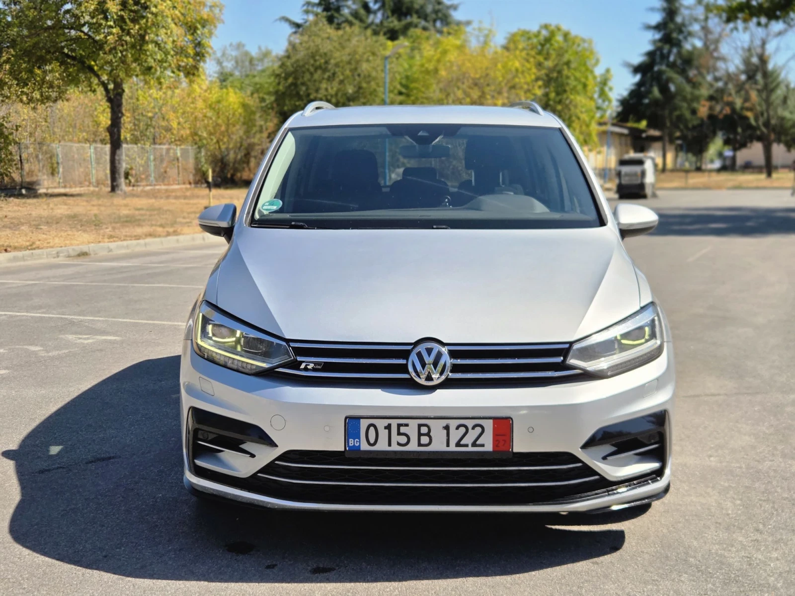 VW Touran R-line, снимка 2 - Автомобили и джипове - 56115401
