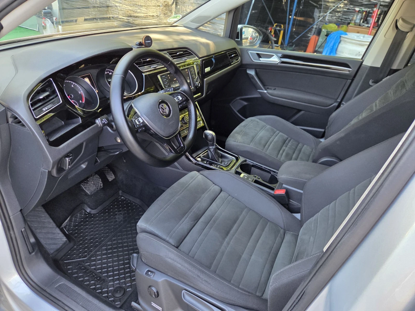 VW Touran R-line, снимка 6 - Автомобили и джипове - 56115401