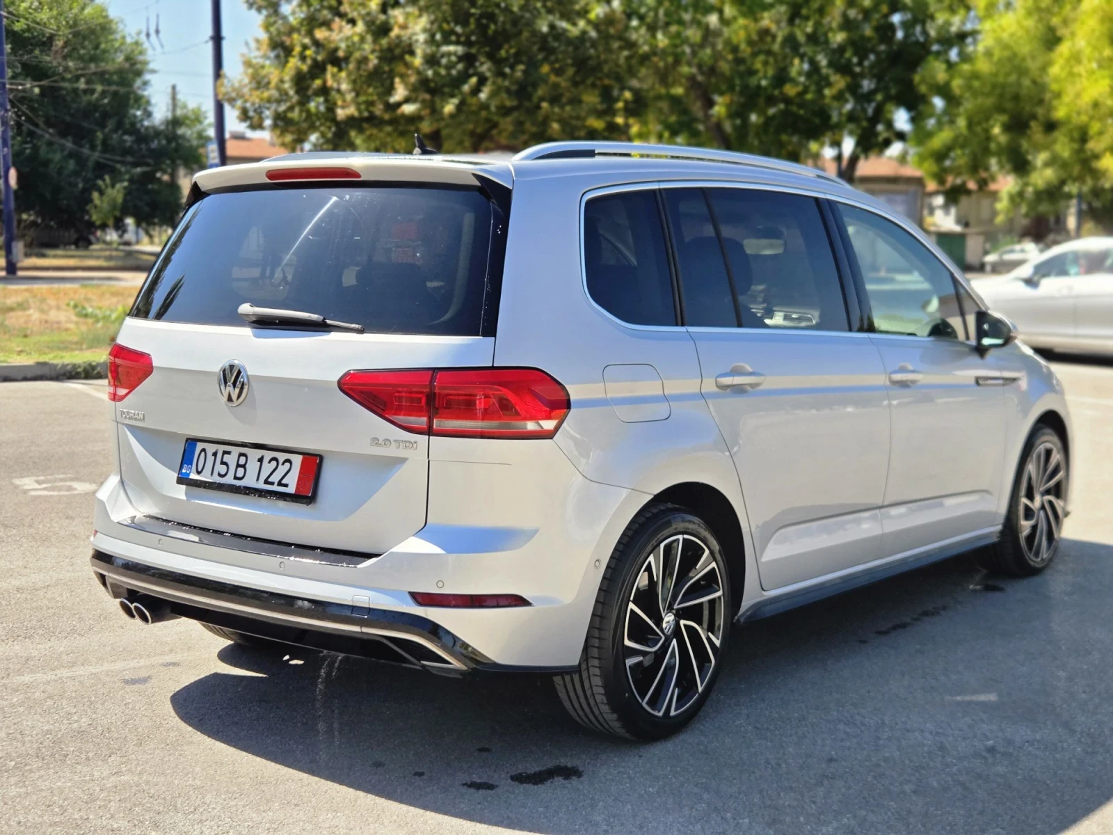 VW Touran R-line, снимка 5 - Автомобили и джипове - 56115401