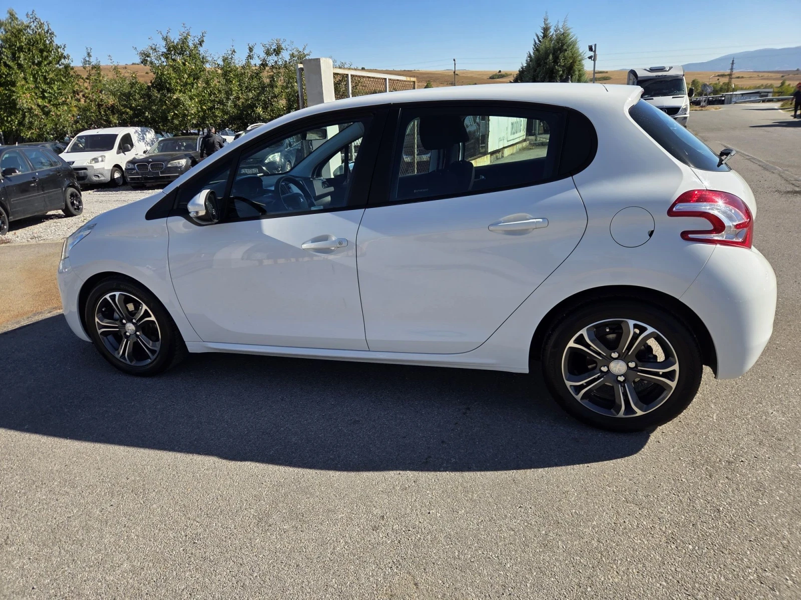 Peugeot 208, снимка 5 - Автомобили и джипове - 56333957