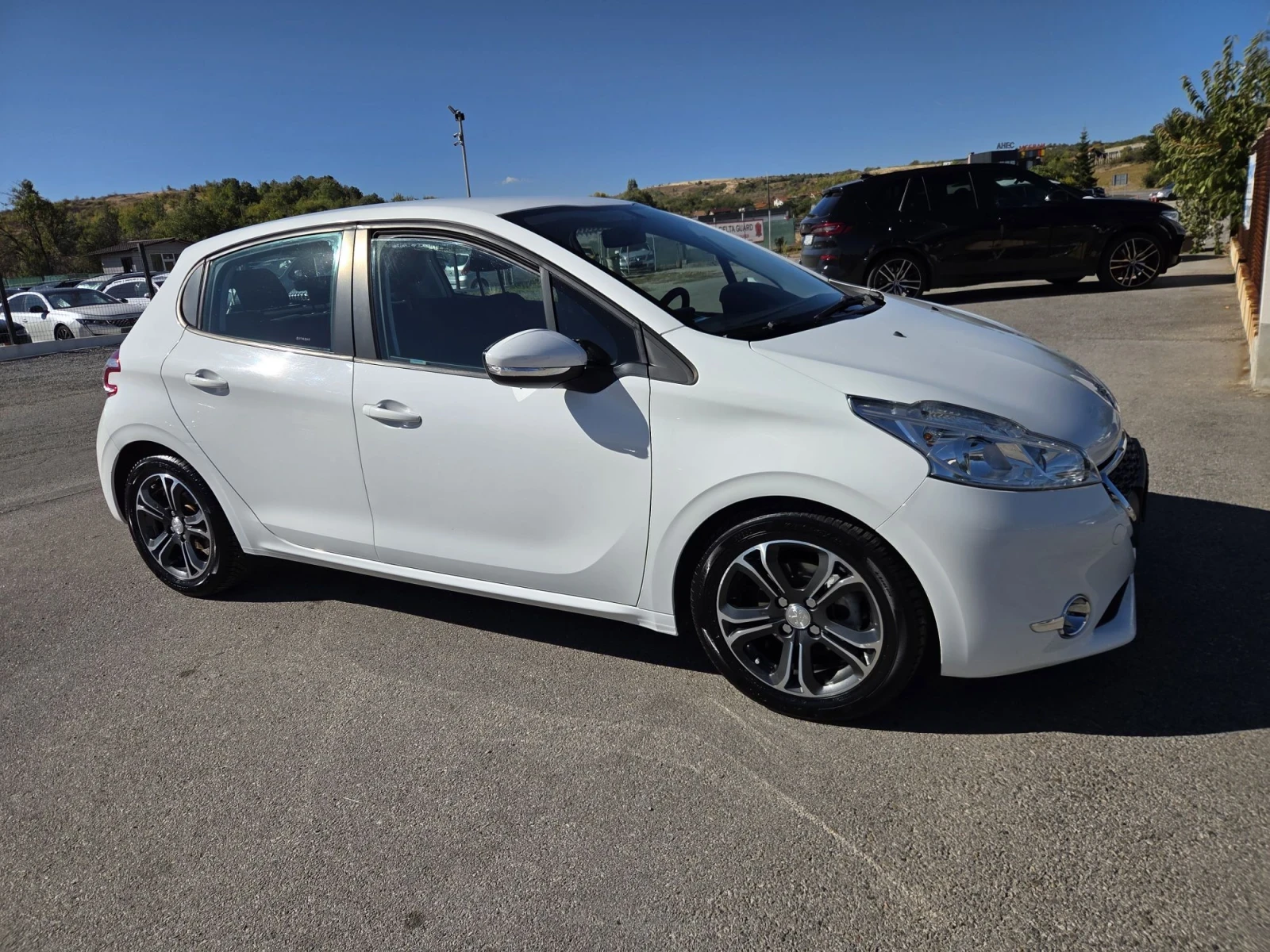 Peugeot 208, снимка 3 - Автомобили и джипове - 56333957