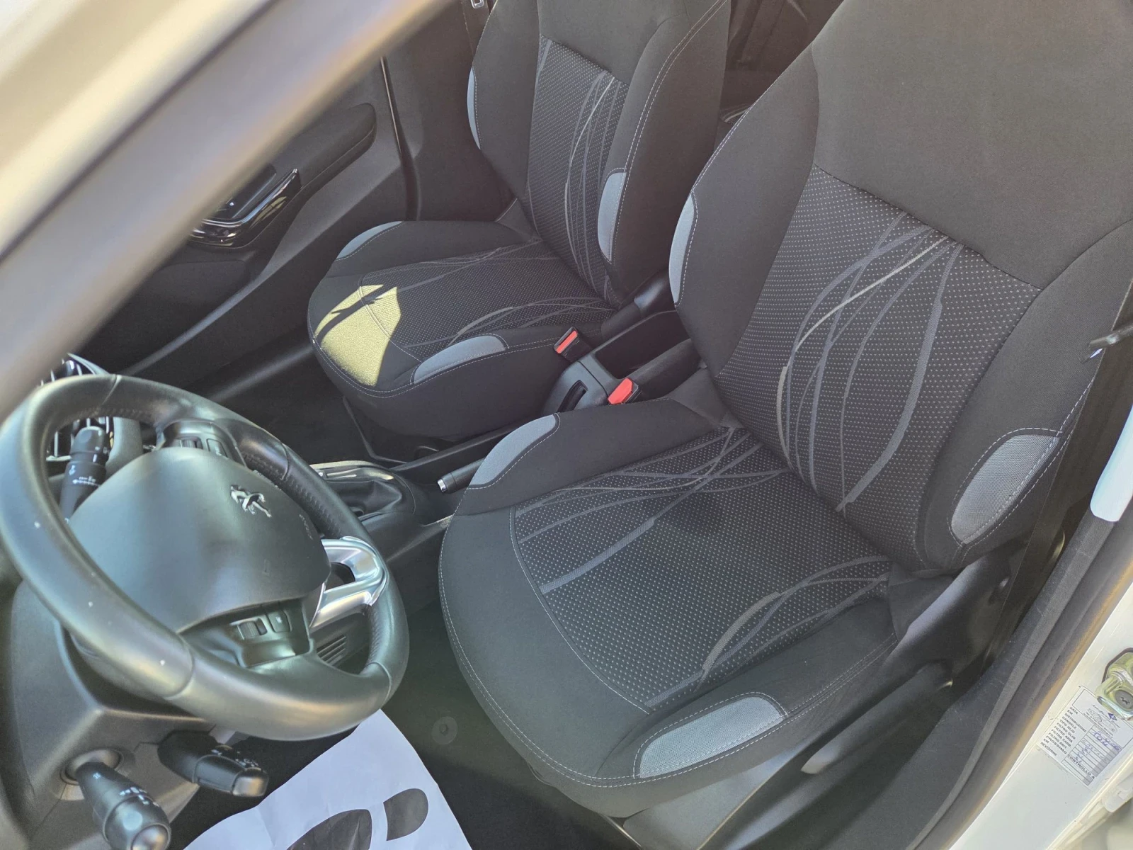 Peugeot 208, снимка 7 - Автомобили и джипове - 56333957