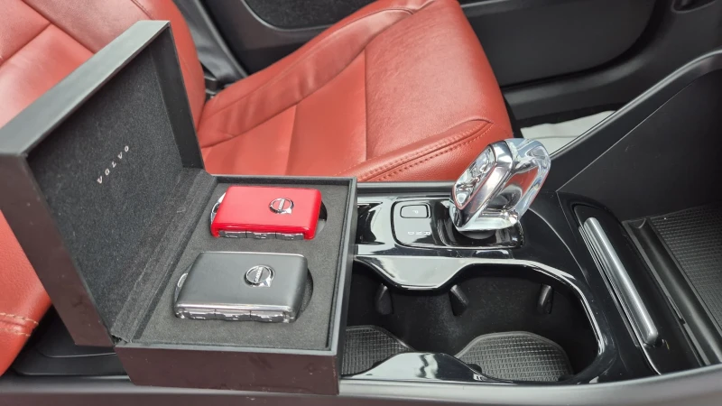 Volvo XC40 2.0 INSCRIPTION EDITION 4Х4 ЛИЗИНГ ВИДЕО БЕНЗИН , снимка 11 - Автомобили и джипове - 52188315