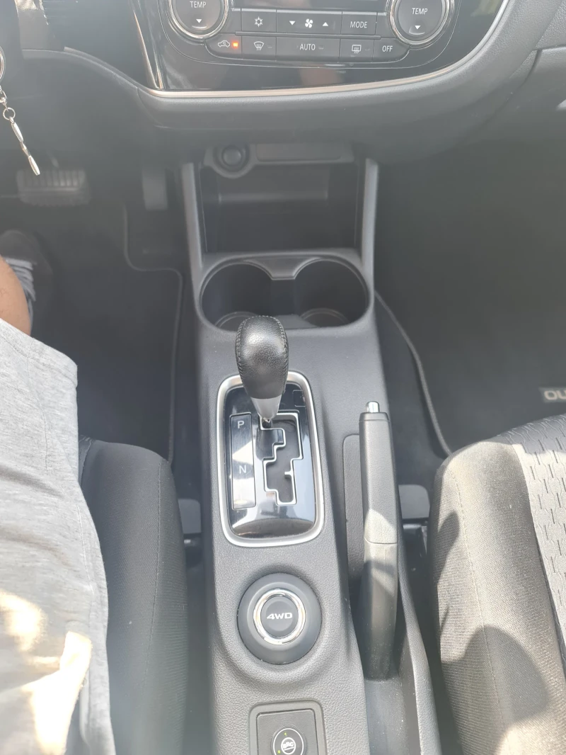 Mitsubishi Outlander, снимка 7 - Автомобили и джипове - 52255794