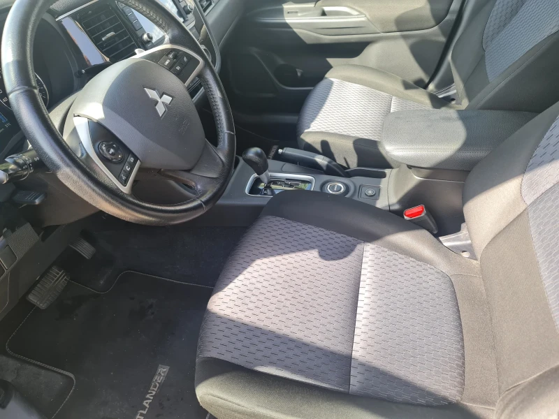 Mitsubishi Outlander, снимка 5 - Автомобили и джипове - 52255794