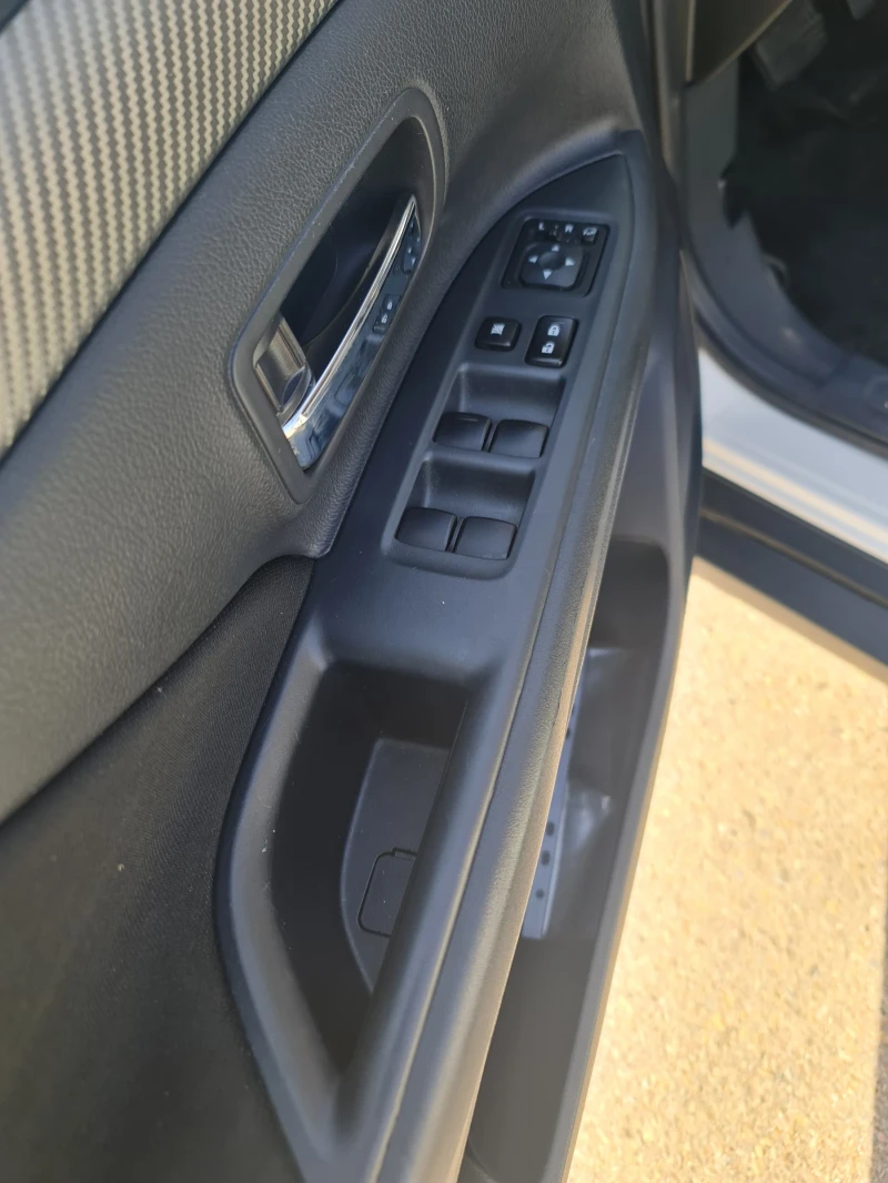 Mitsubishi Outlander, снимка 8 - Автомобили и джипове - 52255794