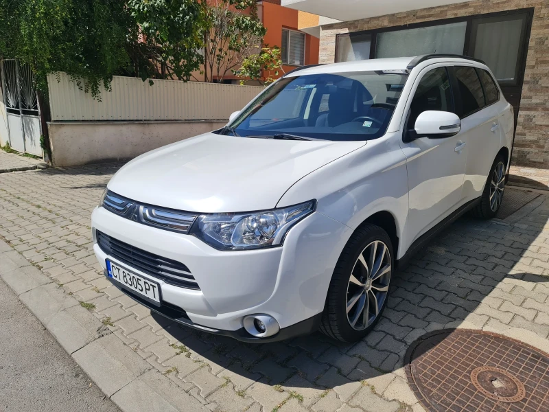 Mitsubishi Outlander, снимка 13 - Автомобили и джипове - 52255794