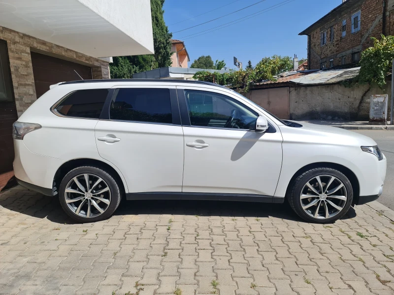 Mitsubishi Outlander, снимка 12 - Автомобили и джипове - 52255794