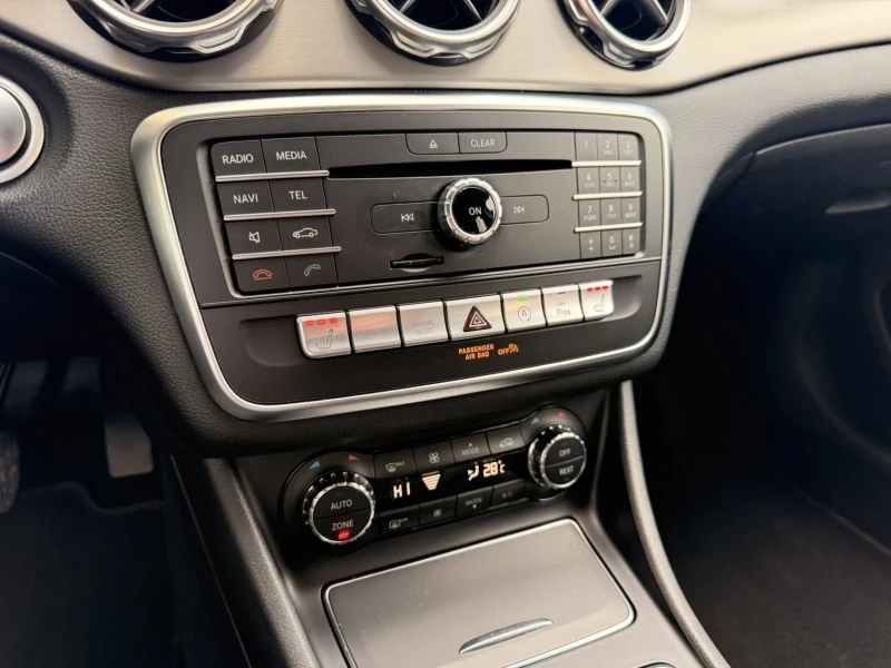 Mercedes-Benz GLA 220 AMG LINE / ПОДГРЕВ , снимка 13 - Автомобили и джипове - 52938665