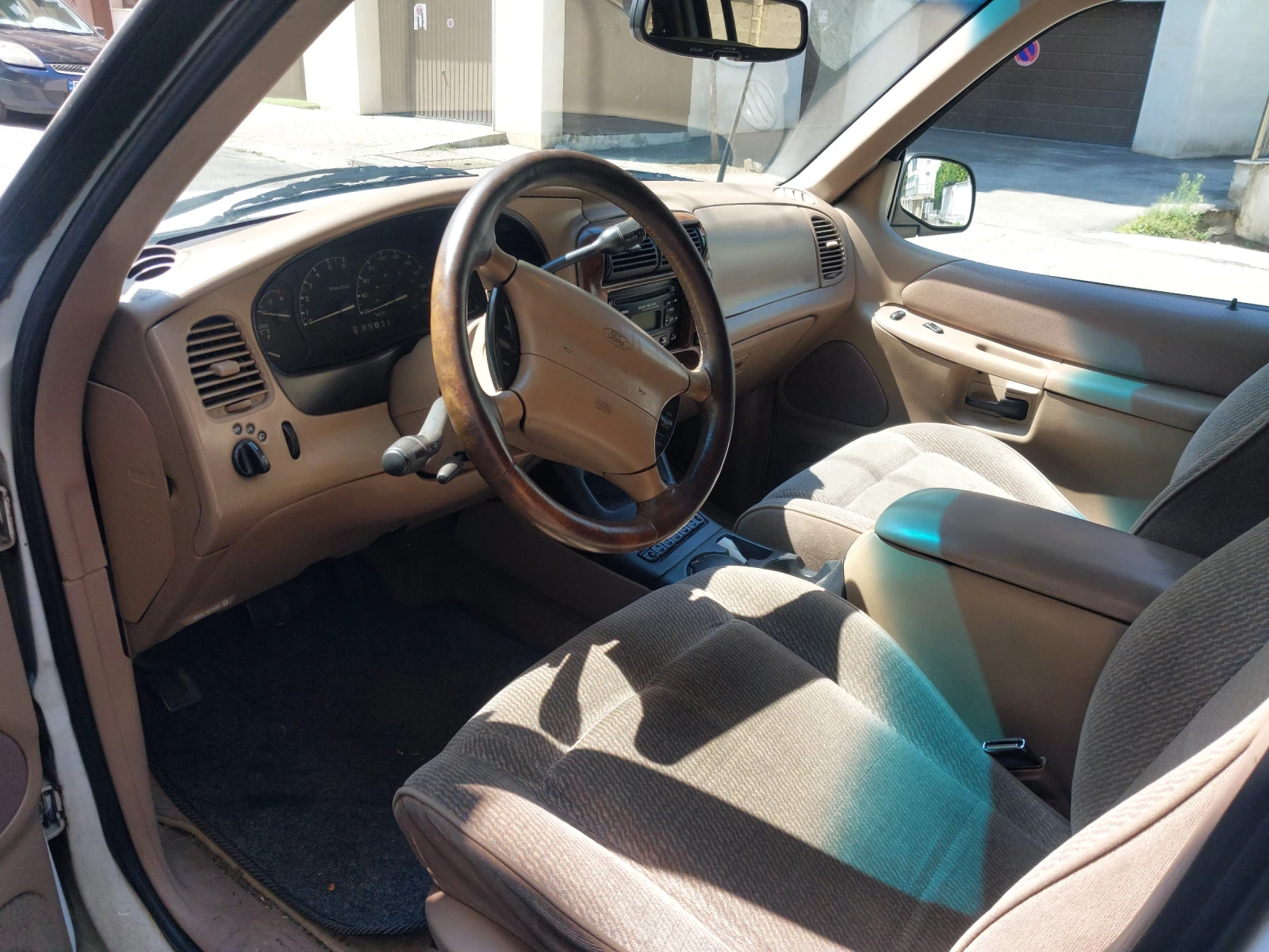 Ford Explorer 5.0 V8 - изображение 4