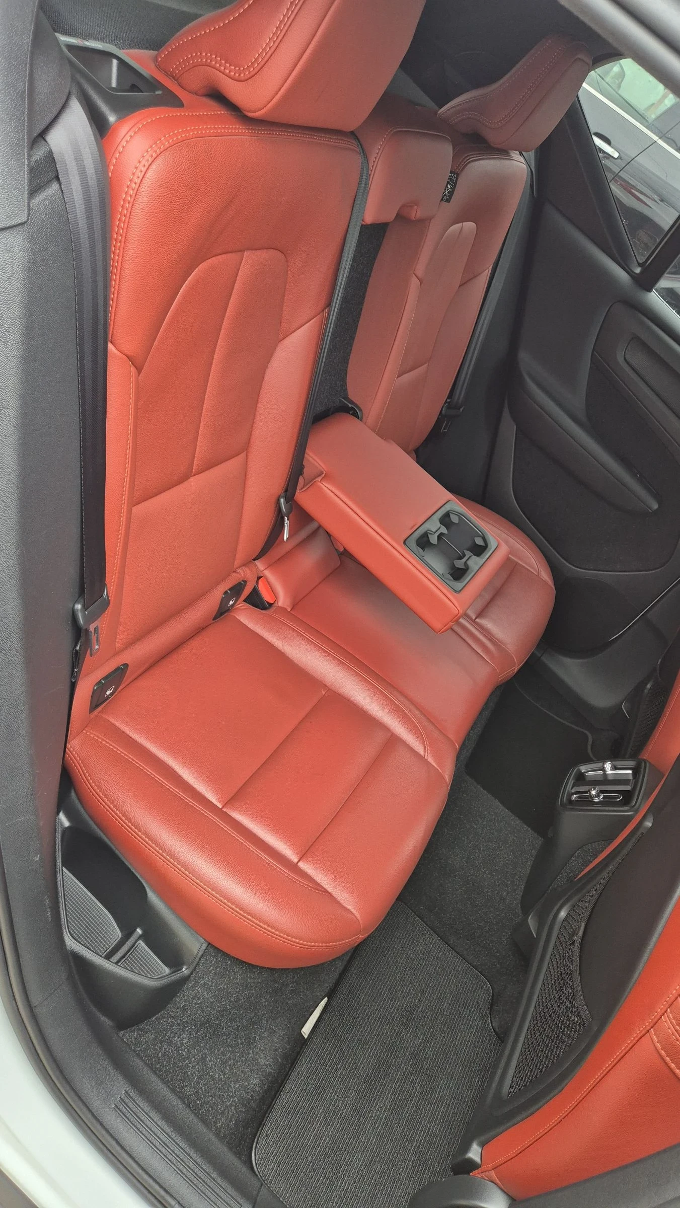 Volvo XC40 2.0 INSCRIPTION EDITION 4Х4 ЛИЗИНГ ВИДЕО БЕНЗИН  - изображение 9