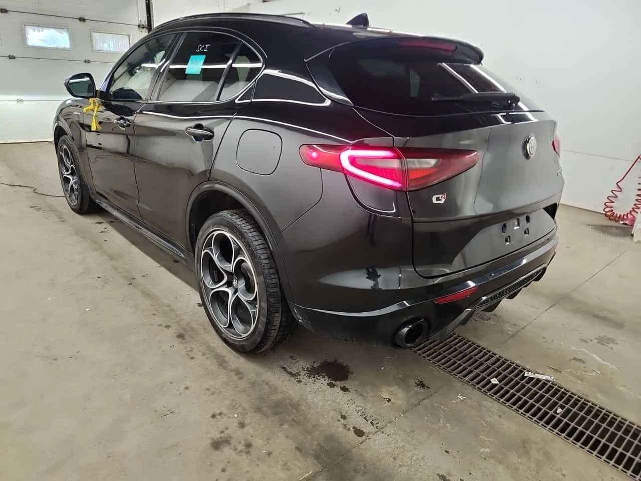 Alfa Romeo Stelvio * VELOCE * ДИСТРОНИК* ПАНОРАМА* КАМЕРА* , снимка 4 - Автомобили и джипове - 54358432