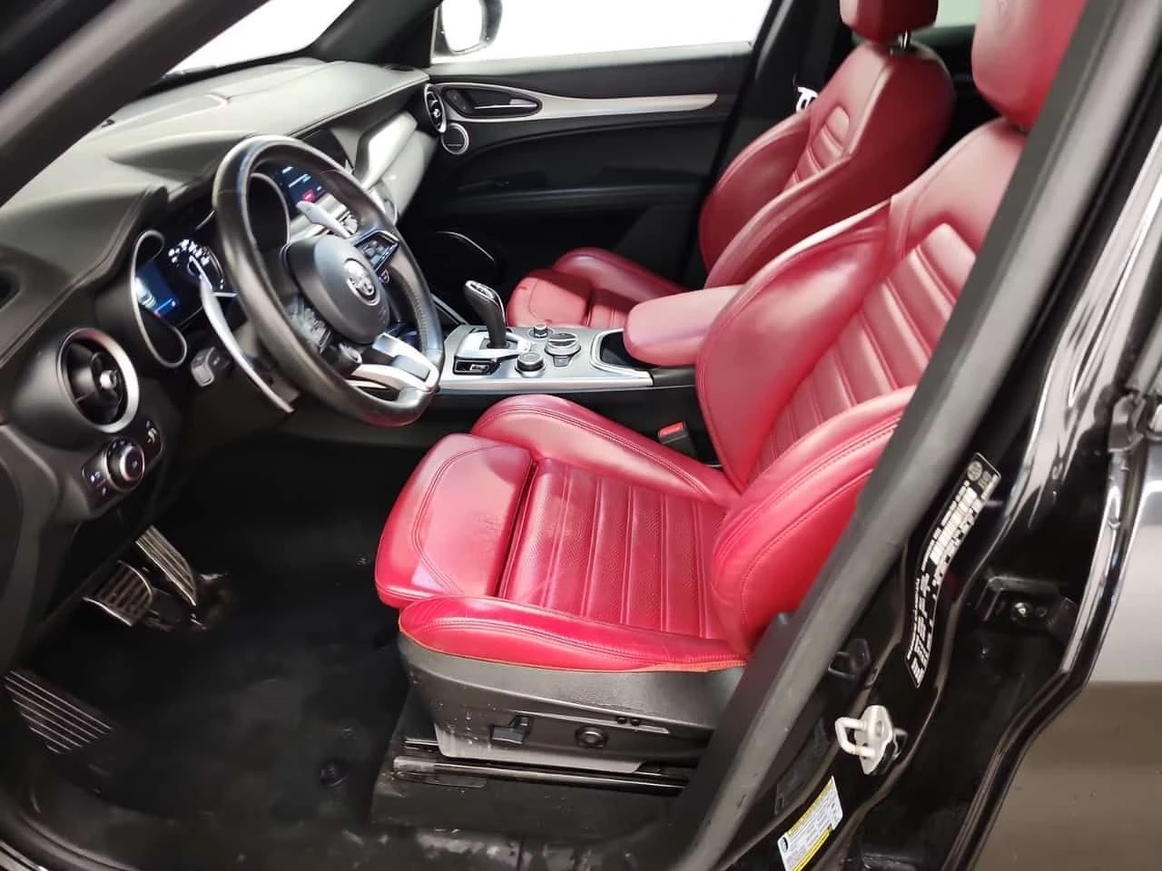 Alfa Romeo Stelvio * VELOCE * ДИСТРОНИК* ПАНОРАМА* КАМЕРА* , снимка 8 - Автомобили и джипове - 54358432
