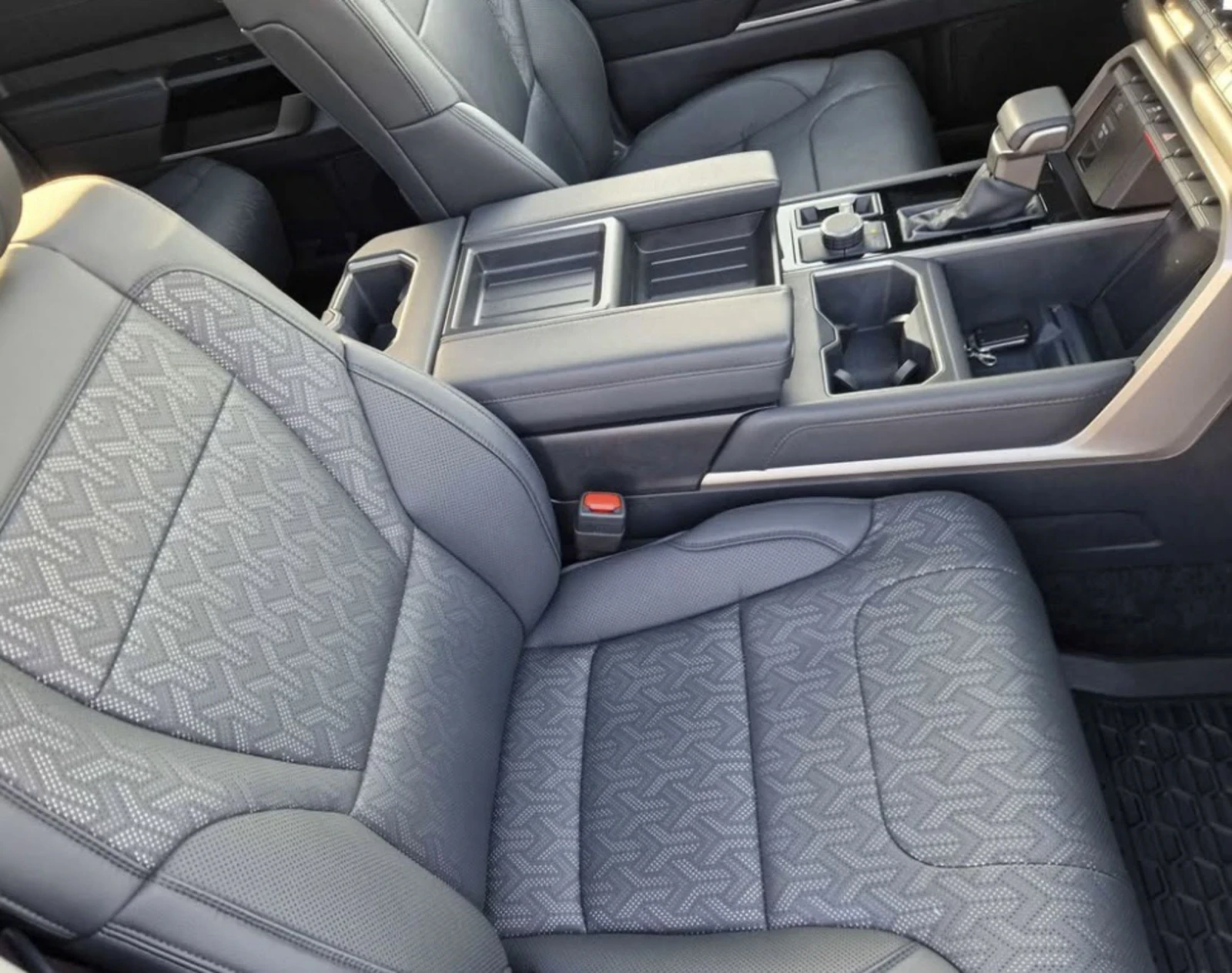 Toyota Tundra HYBRID , снимка 8 - Автомобили и джипове - 54600042