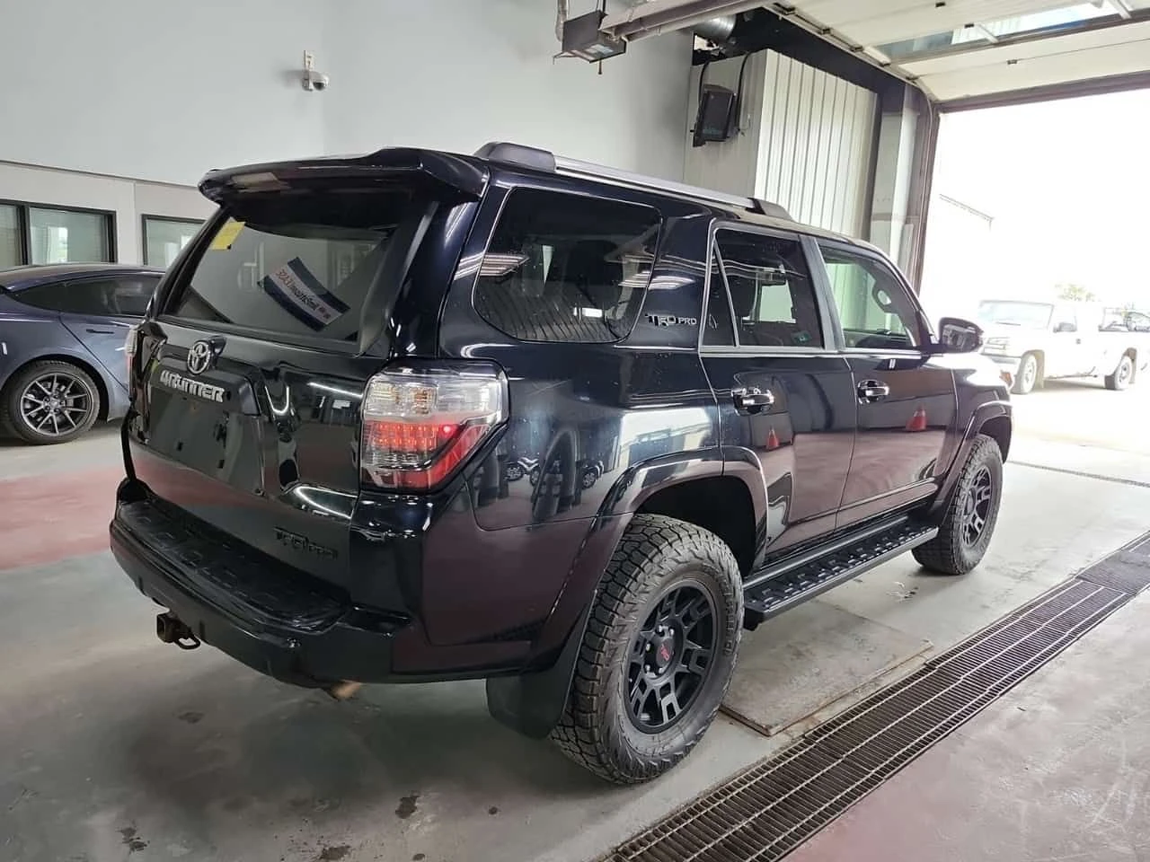 Toyota 4runner TRD PRO/CARFAX/КОЖА/ШИБЕДАХ/2 КЛЮЧА/ФИНАНСИРАНЕ, снимка 3 - Автомобили и джипове - 54749626