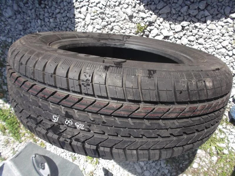 Гуми Летни 205/60R15, снимка 3 - Гуми и джанти - 21404994