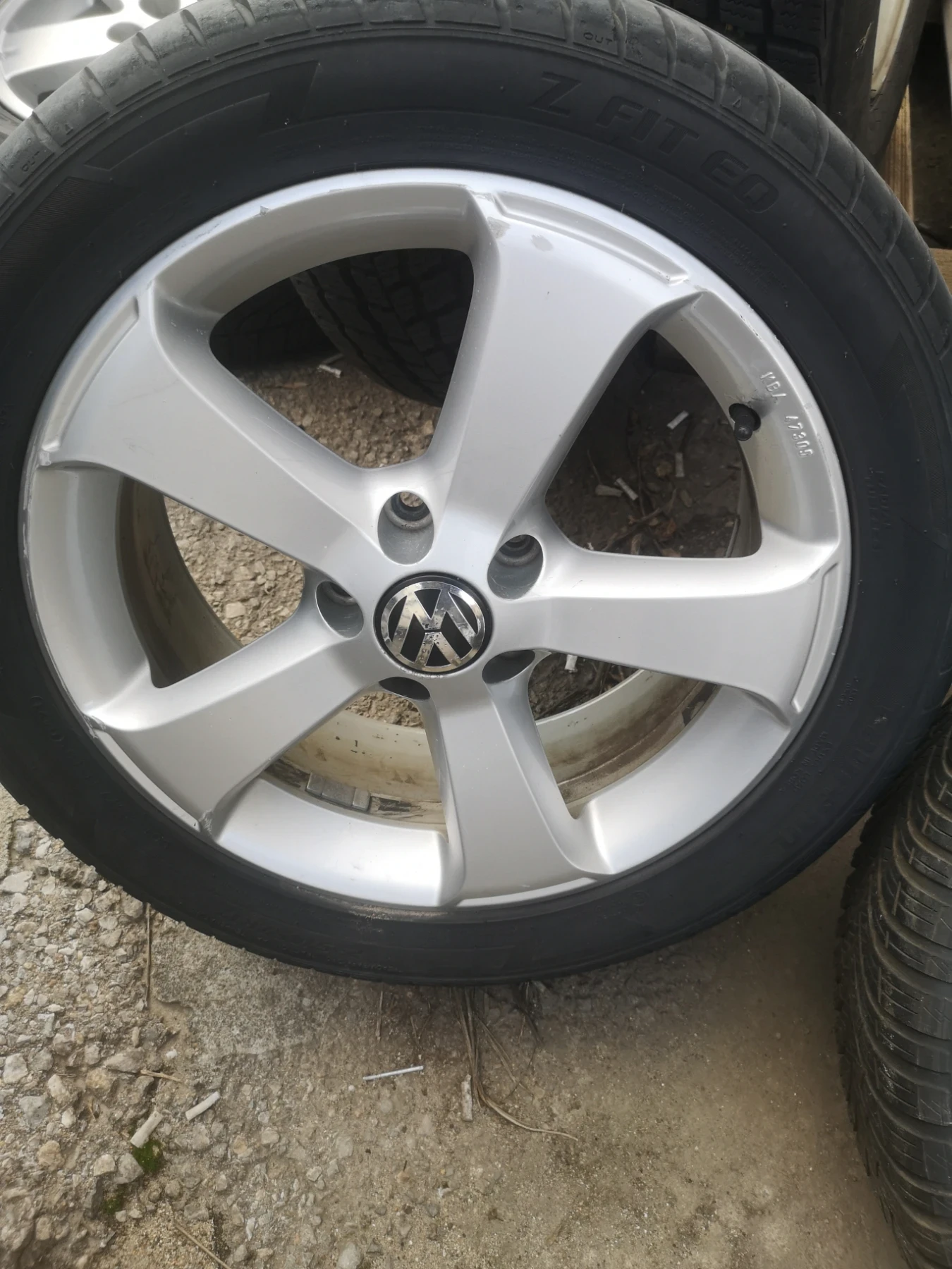    235/45R17  VW | Mobile.bg   5