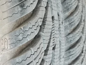 Гуми Зимни 235/50R18, снимка 4 - Гуми и джанти - 52946960