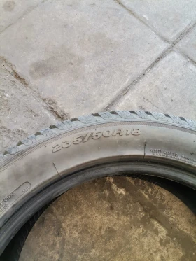 Гуми Зимни 235/50R18, снимка 2 - Гуми и джанти - 52946960