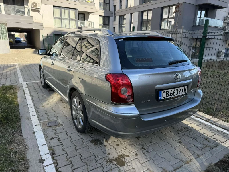 Toyota Avensis 2.2, снимка 4 - Автомобили и джипове - 48131933