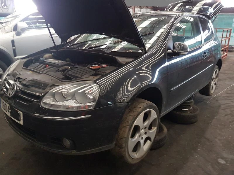 VW Golf 1.6/2.0FSIЧАСТИ, снимка 5 - Автомобили и джипове - 16802523