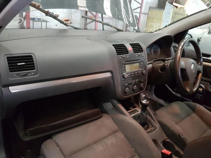 VW Golf 1.6/2.0FSIЧАСТИ, снимка 6 - Автомобили и джипове - 16802523