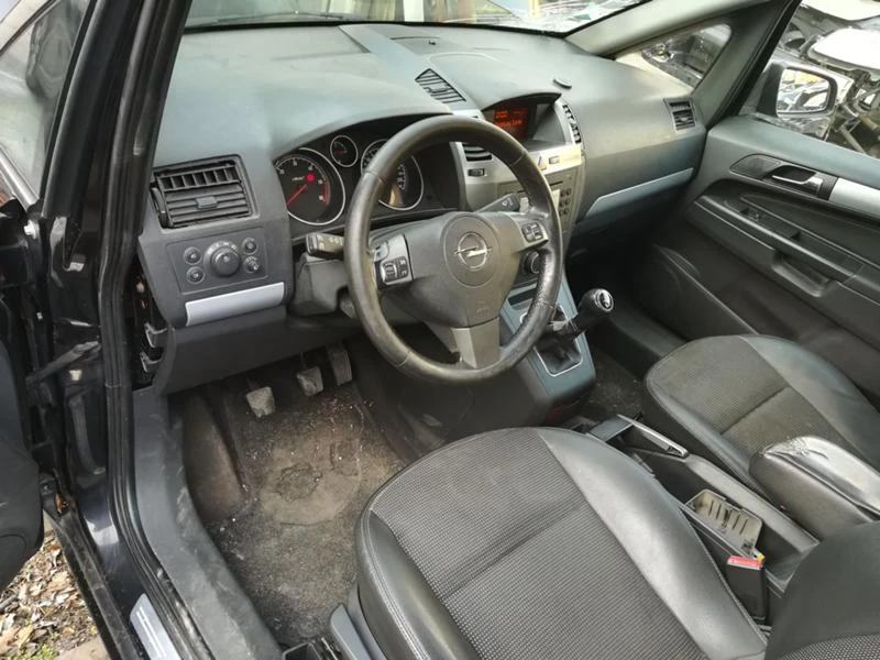 Opel Zafira 1,9 CDTI, снимка 9 - Автомобили и джипове - 18676132