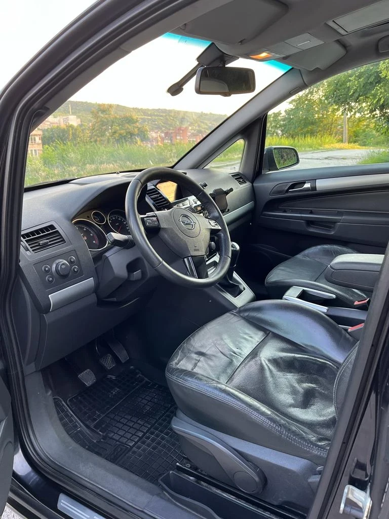 Opel Zafira 1.9 CDTI, снимка 4 - Автомобили и джипове - 54323565