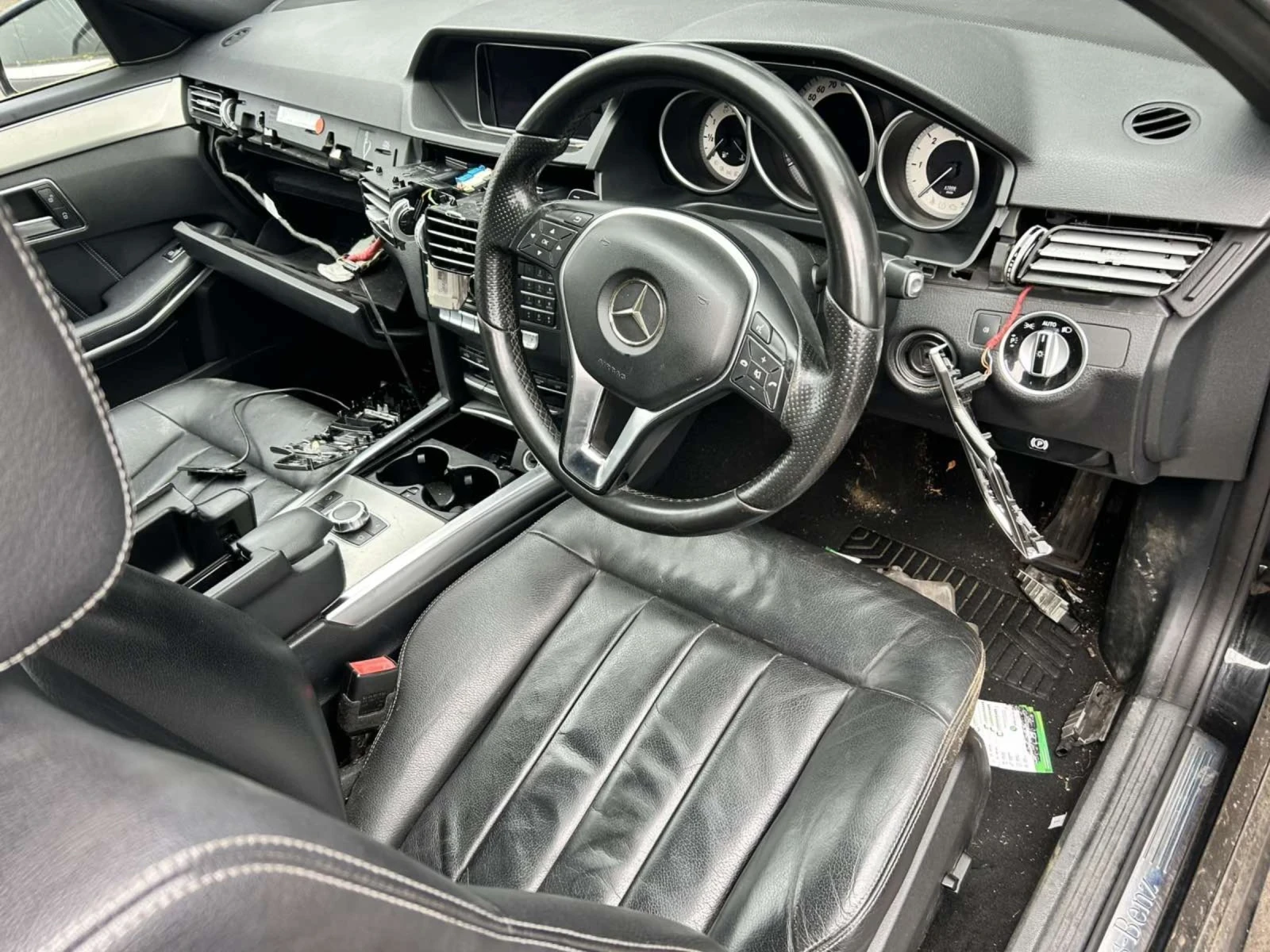 Mercedes-Benz E 220 CDI фейслифт комби, снимка 15 - Автомобили и джипове - 53605117