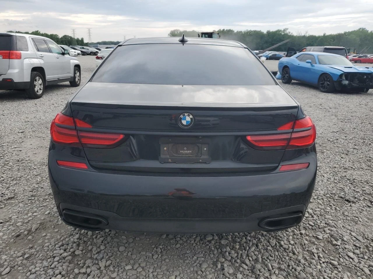 BMW 750  - изображение 4
