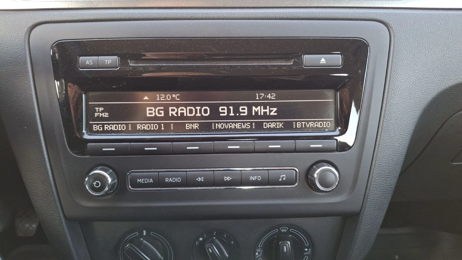 Skoda Rapid, снимка 8 - Автомобили и джипове - 54254344