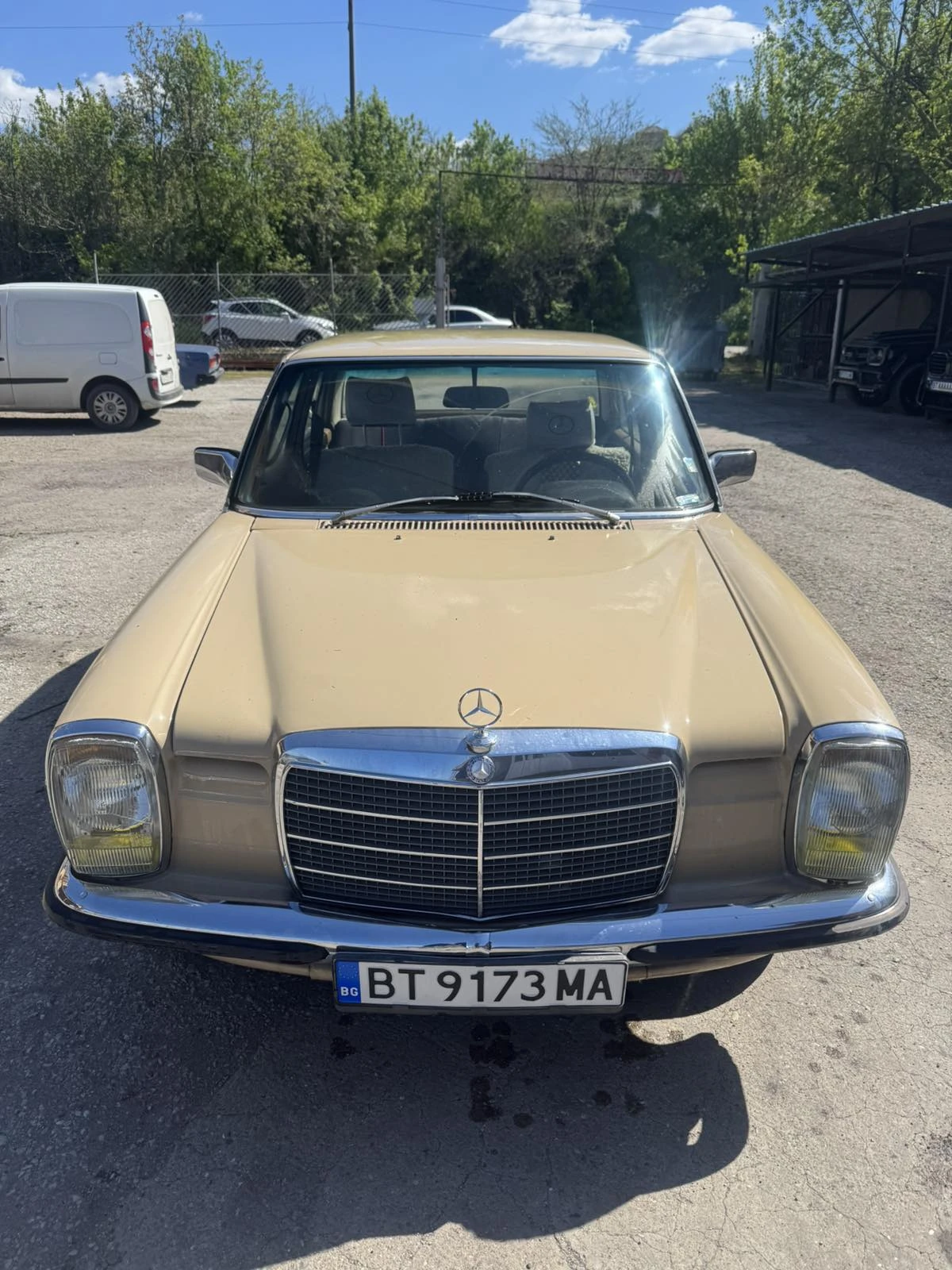 Mercedes-Benz 220