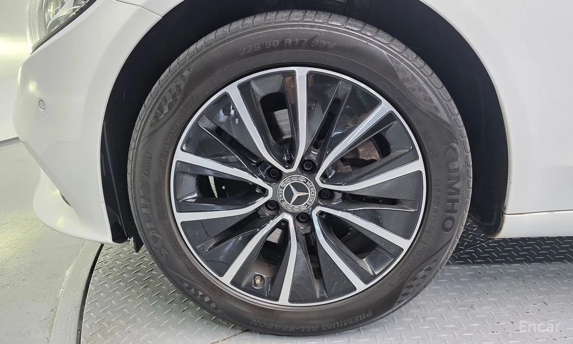Mercedes-Benz C 200, снимка 5 - Автомобили и джипове - 54769484