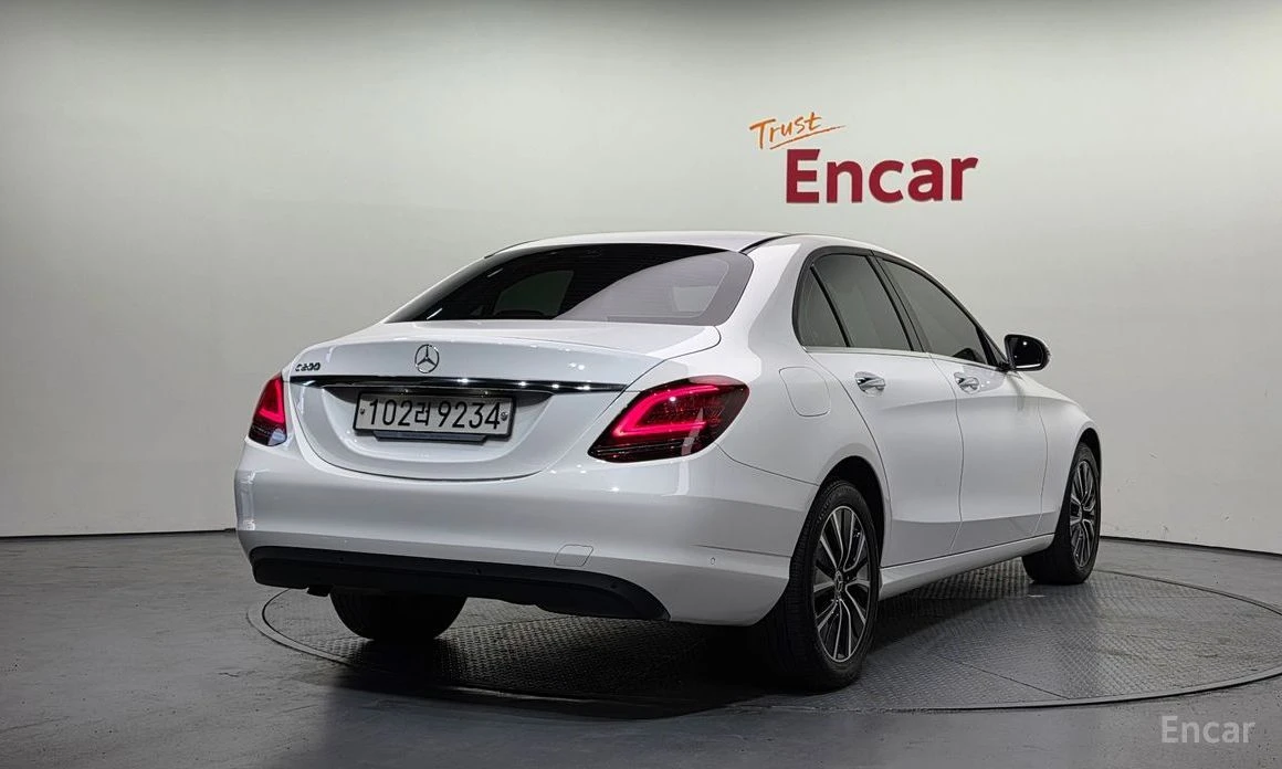 Mercedes-Benz C 200, снимка 2 - Автомобили и джипове - 54769484