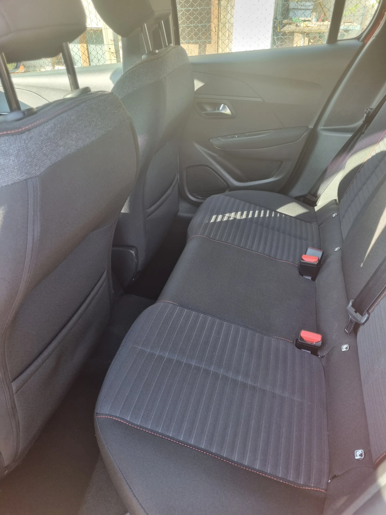 Peugeot 208, снимка 4 - Автомобили и джипове - 55320198
