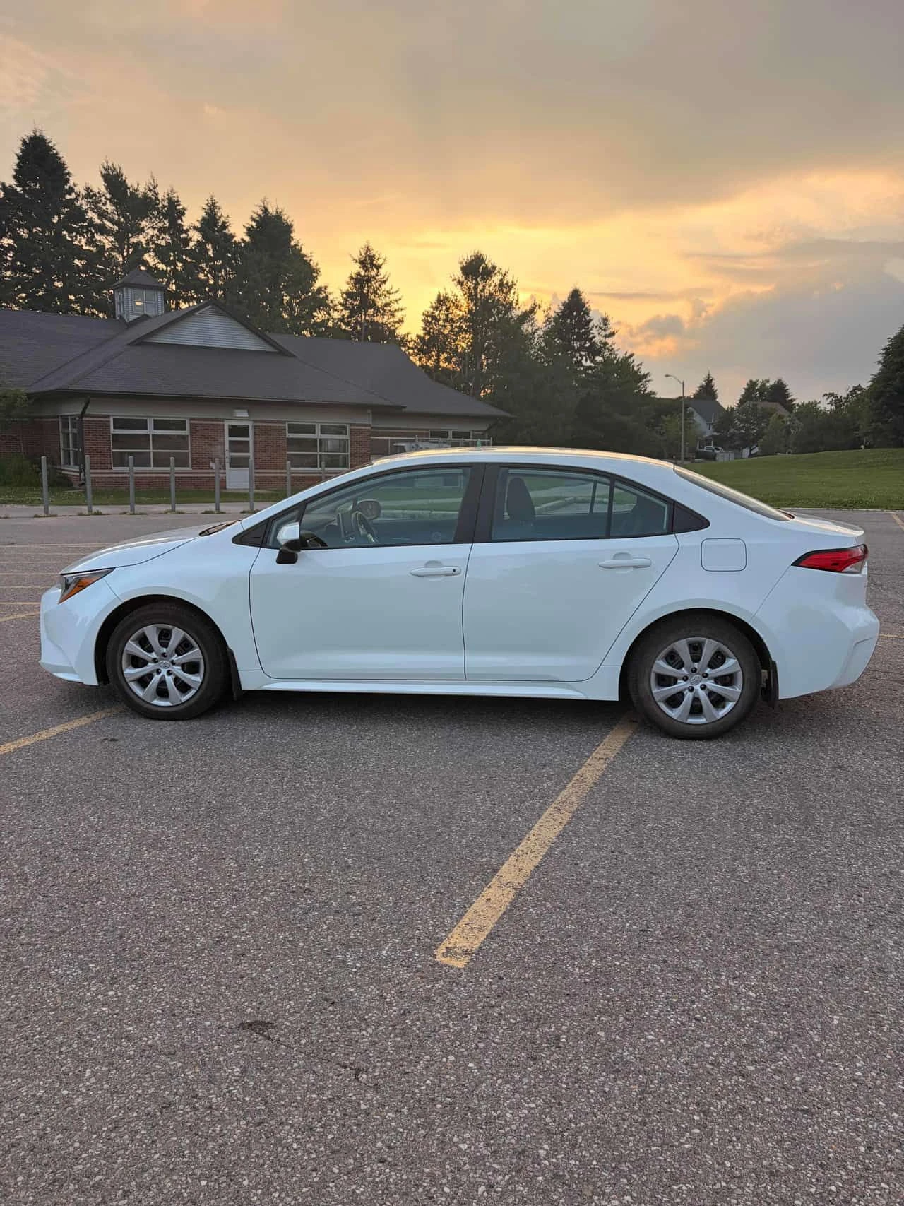 Toyota Corolla LE CVT| KEYLESS| NAVI| CARFAX| 2 КЛЮЧА| , снимка 2 - Автомобили и джипове - 55187612