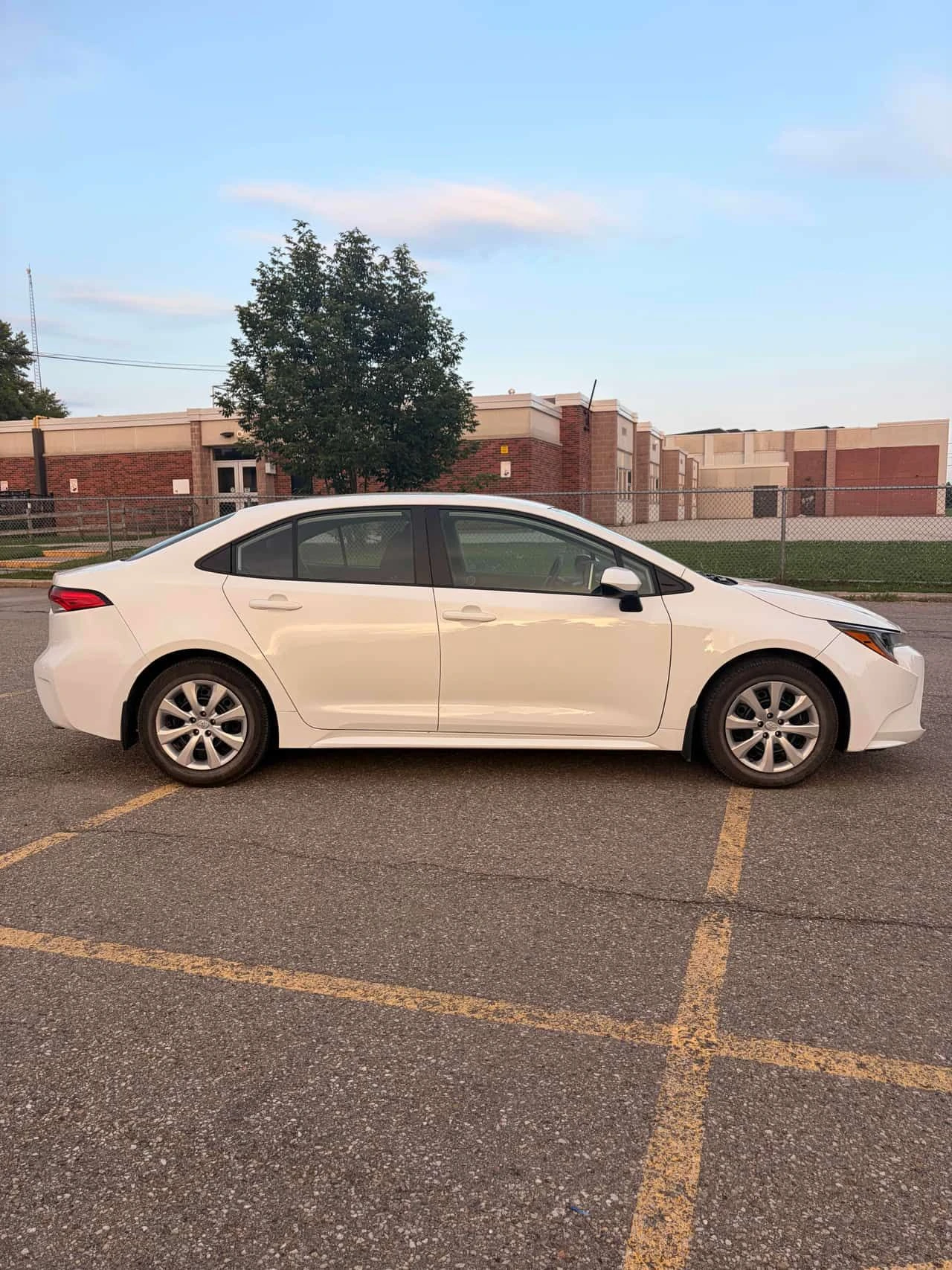 Toyota Corolla LE CVT| KEYLESS| NAVI| CARFAX| 2 КЛЮЧА| , снимка 3 - Автомобили и джипове - 55187612