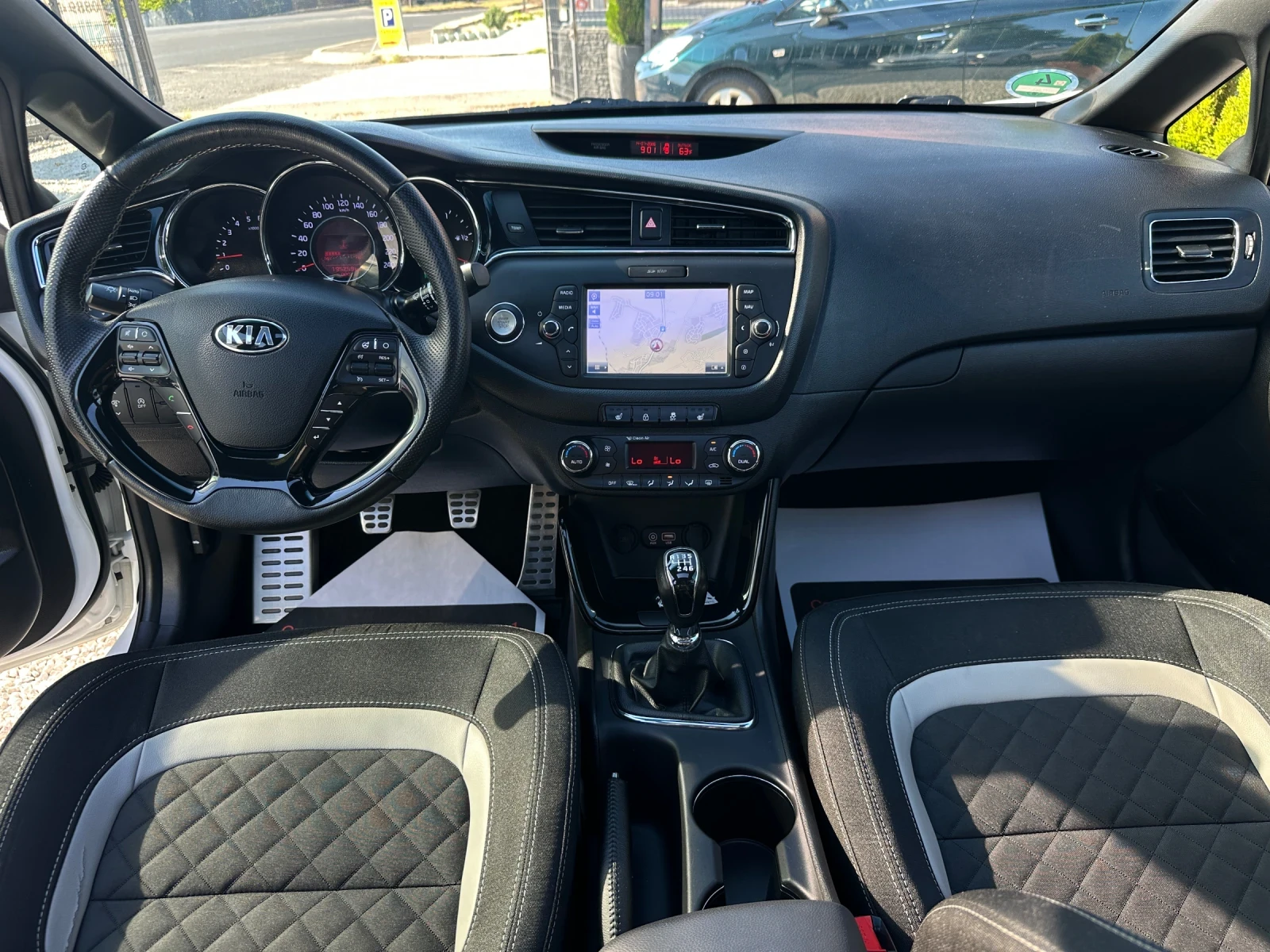 Kia Ceed GT Line* Панорама* Камера* Led* , снимка 7 - Автомобили и джипове - 55264490