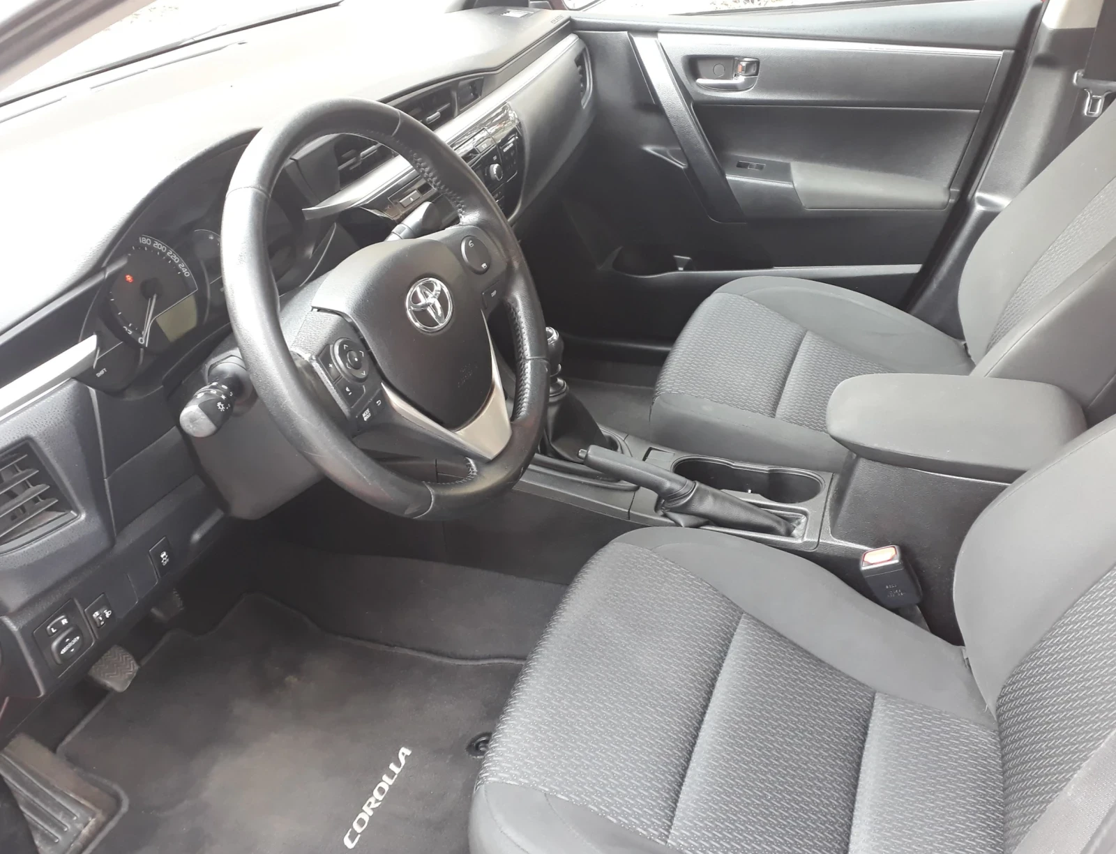 Toyota Corolla 1.6VVT-i, снимка 7 - Автомобили и джипове - 55448858