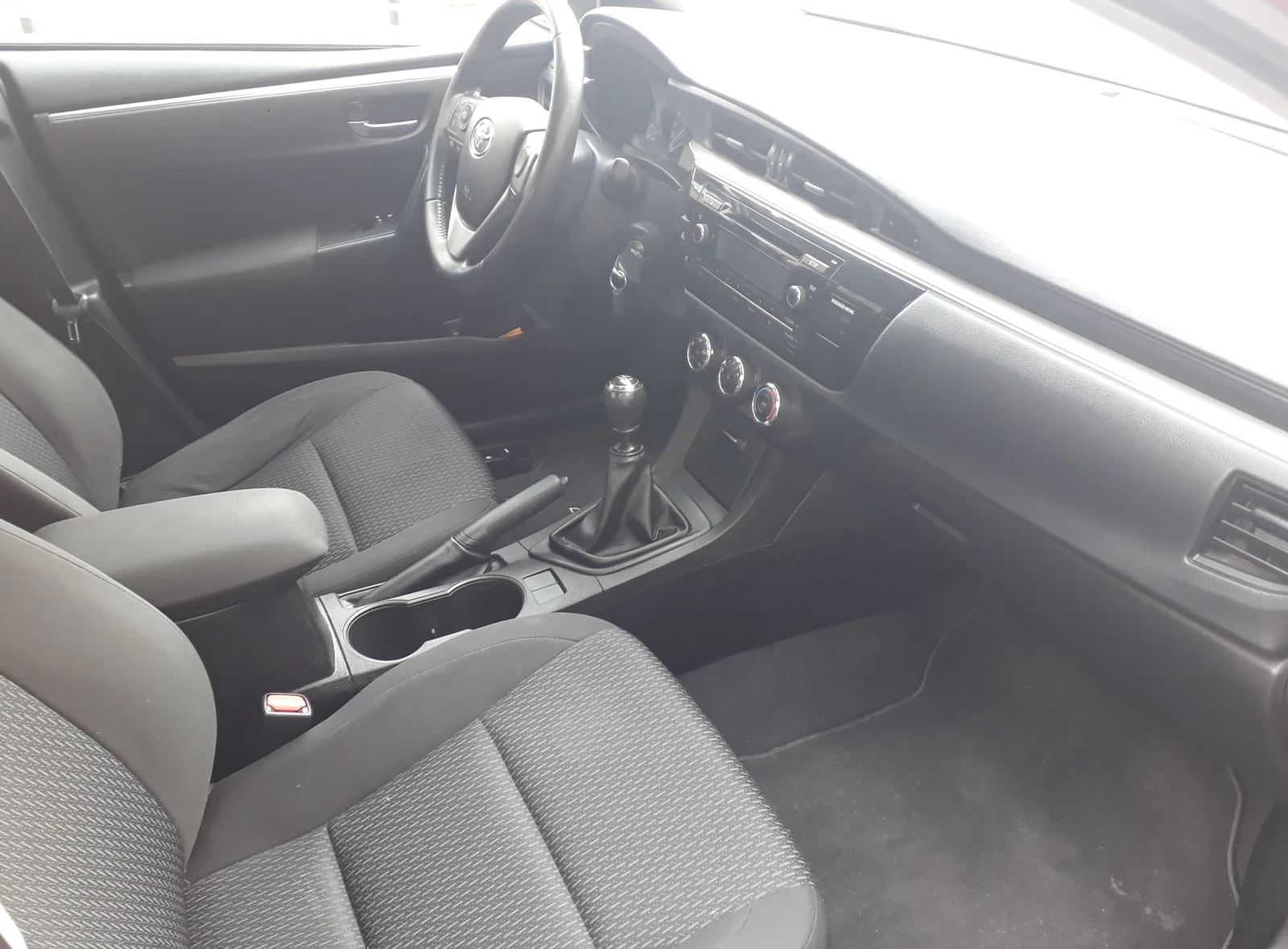 Toyota Corolla 1.6VVT-i, снимка 8 - Автомобили и джипове - 55448858