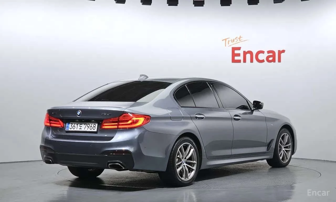 BMW 530 * xDrive M Sport Package Plus * КРАЙНА ЦЕНА ДО БГ, снимка 2 - Автомобили и джипове - 56310695