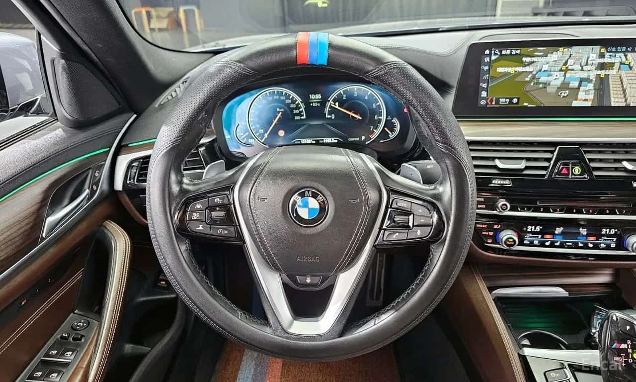 BMW 530 * xDrive M Sport Package Plus * КРАЙНА ЦЕНА ДО БГ, снимка 13 - Автомобили и джипове - 56310695