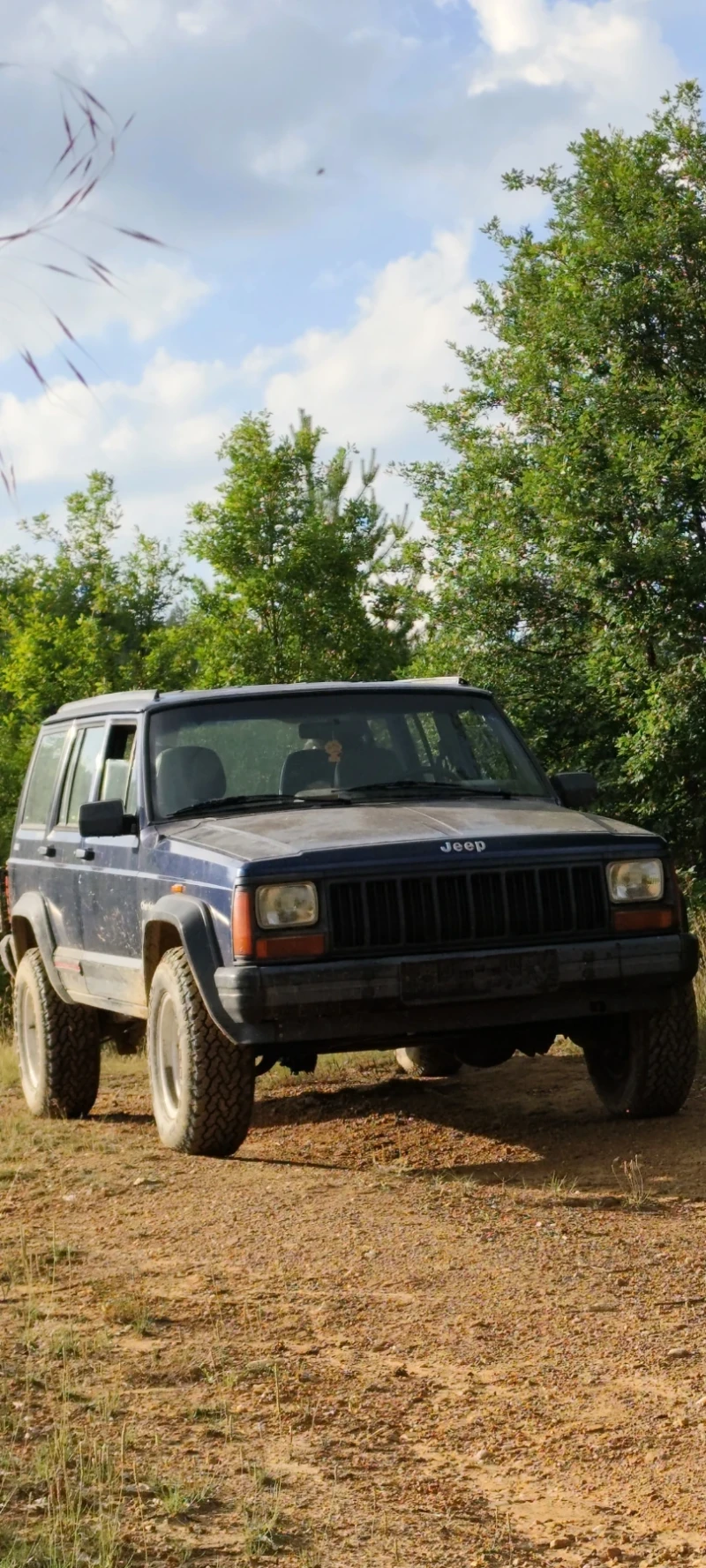 Jeep Cherokee, снимка 2 - Автомобили и джипове - 48757374