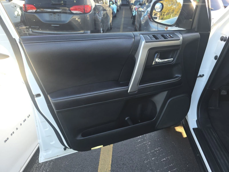 Toyota 4runner PREMIUM* 4.0* V6* ПОДГРЕВ* КАМЕРА* КЕЙЛЕС* , снимка 7 - Автомобили и джипове - 53276386