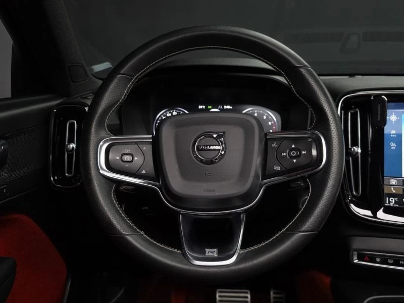 Volvo XC40 2.0 Automatic, снимка 12 - Автомобили и джипове - 55976166