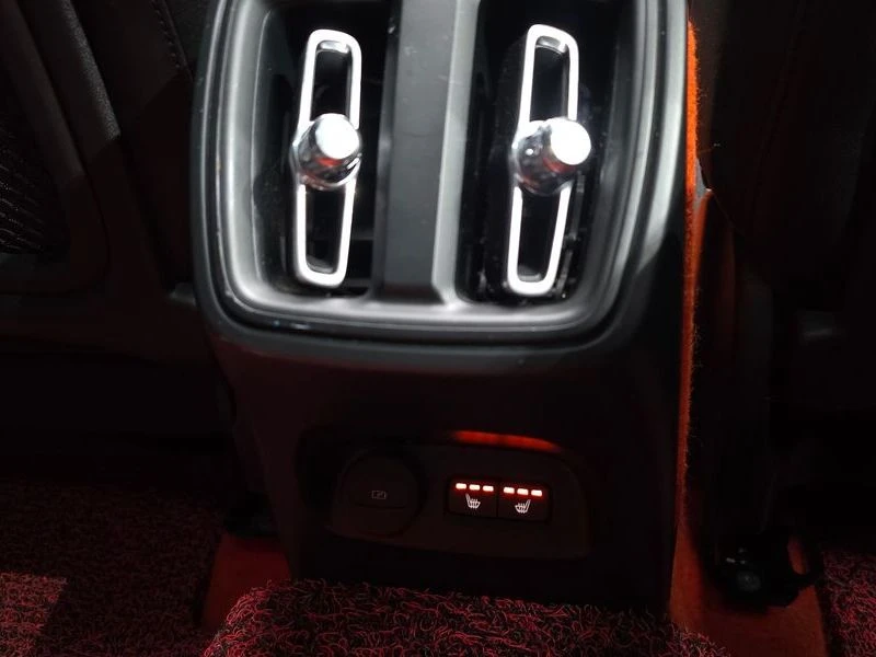 Volvo XC40 2.0 Automatic, снимка 17 - Автомобили и джипове - 55976166
