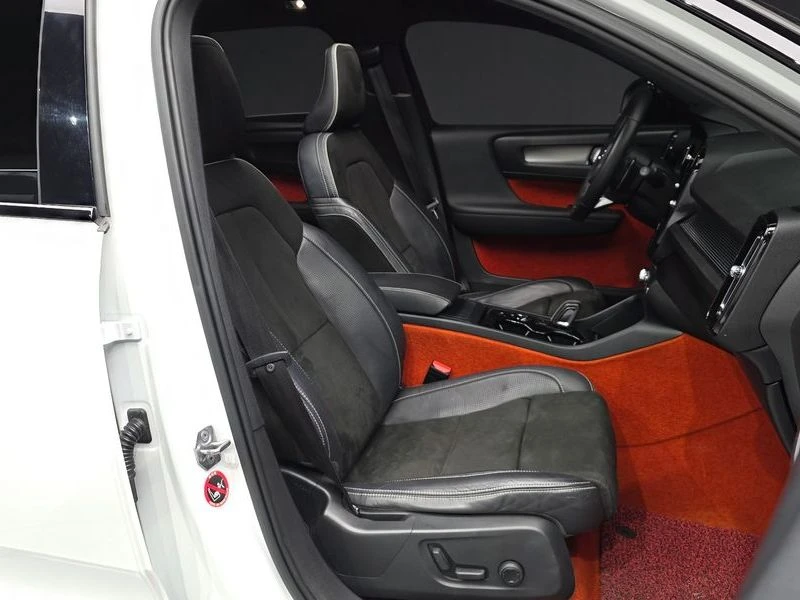 Volvo XC40 2.0 Automatic, снимка 10 - Автомобили и джипове - 55976166