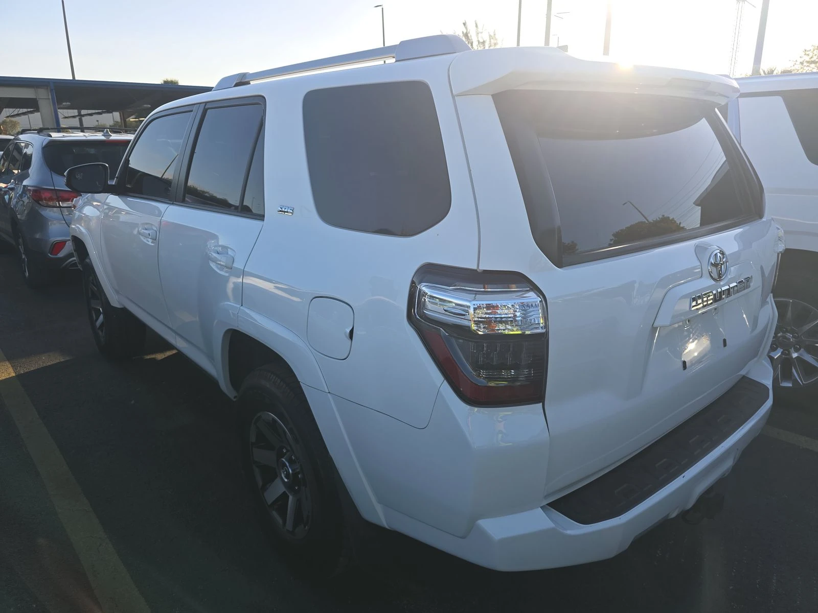 Toyota 4runner PREMIUM* 4.0* V6* ПОДГРЕВ* КАМЕРА* КЕЙЛЕС*  - изображение 4