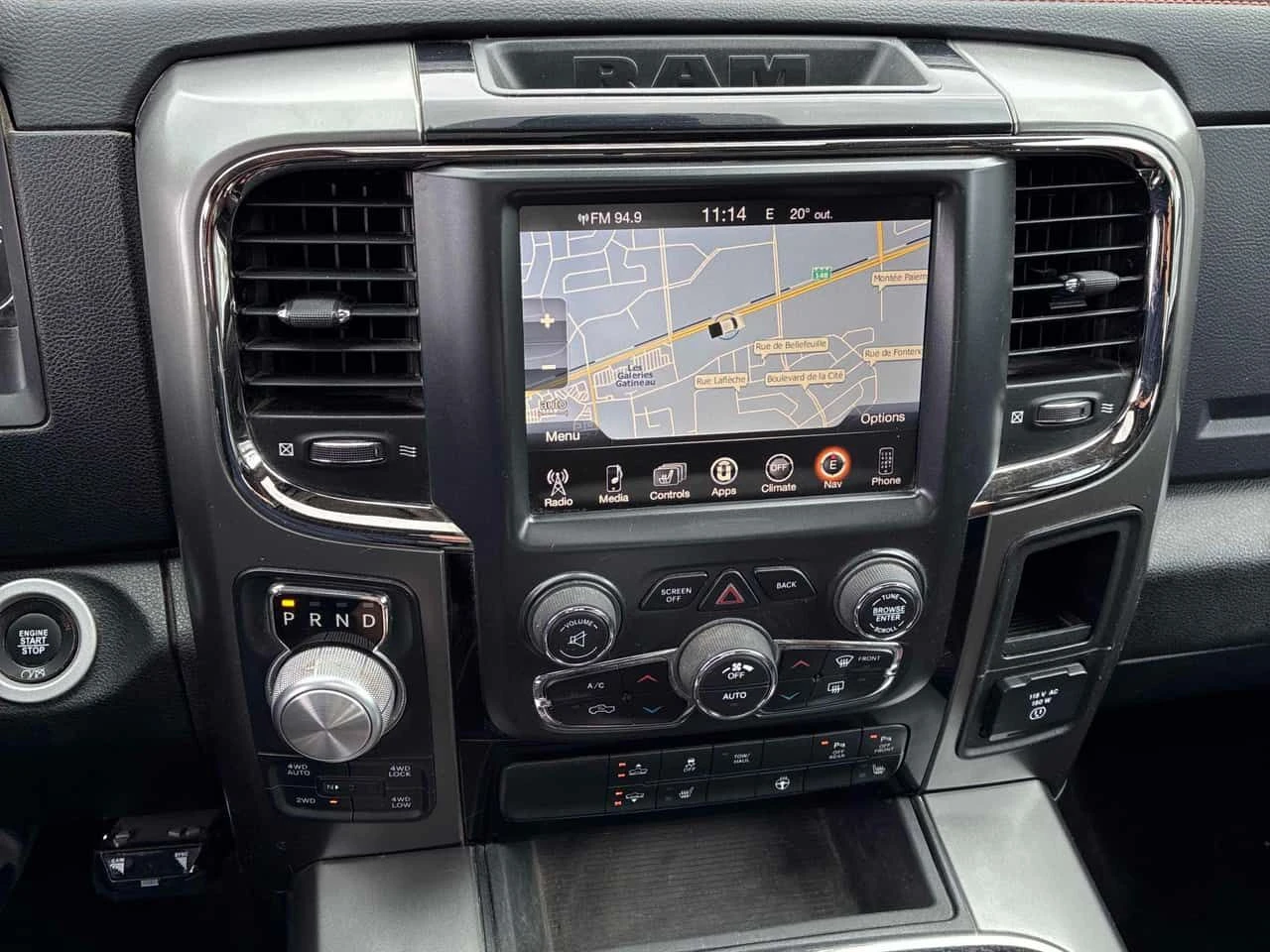 Dodge RAM 1500 * Sport * PANO* ПОДГРЕВ* KEYLESS* , снимка 9 - Автомобили и джипове - 54359151